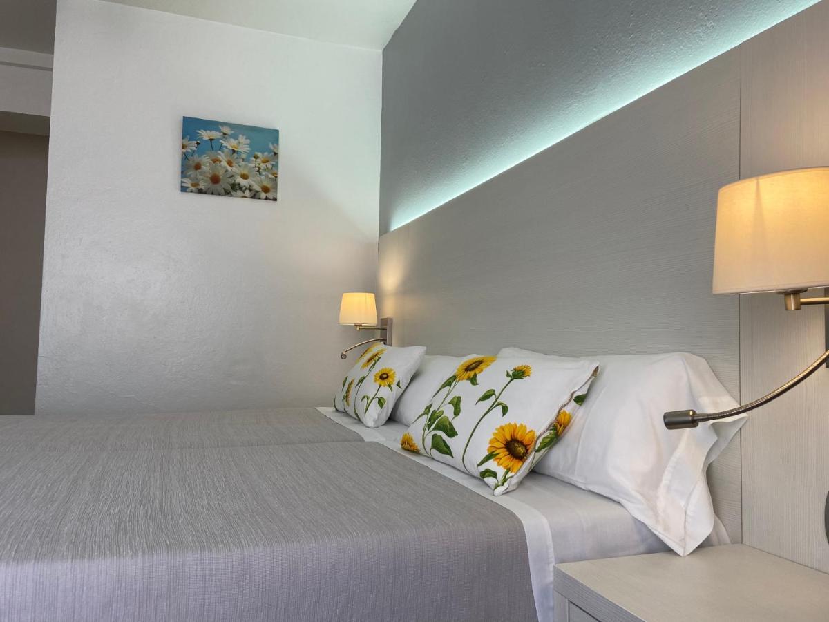 Hostal Pitiusa Ibiza Town Exterior photo